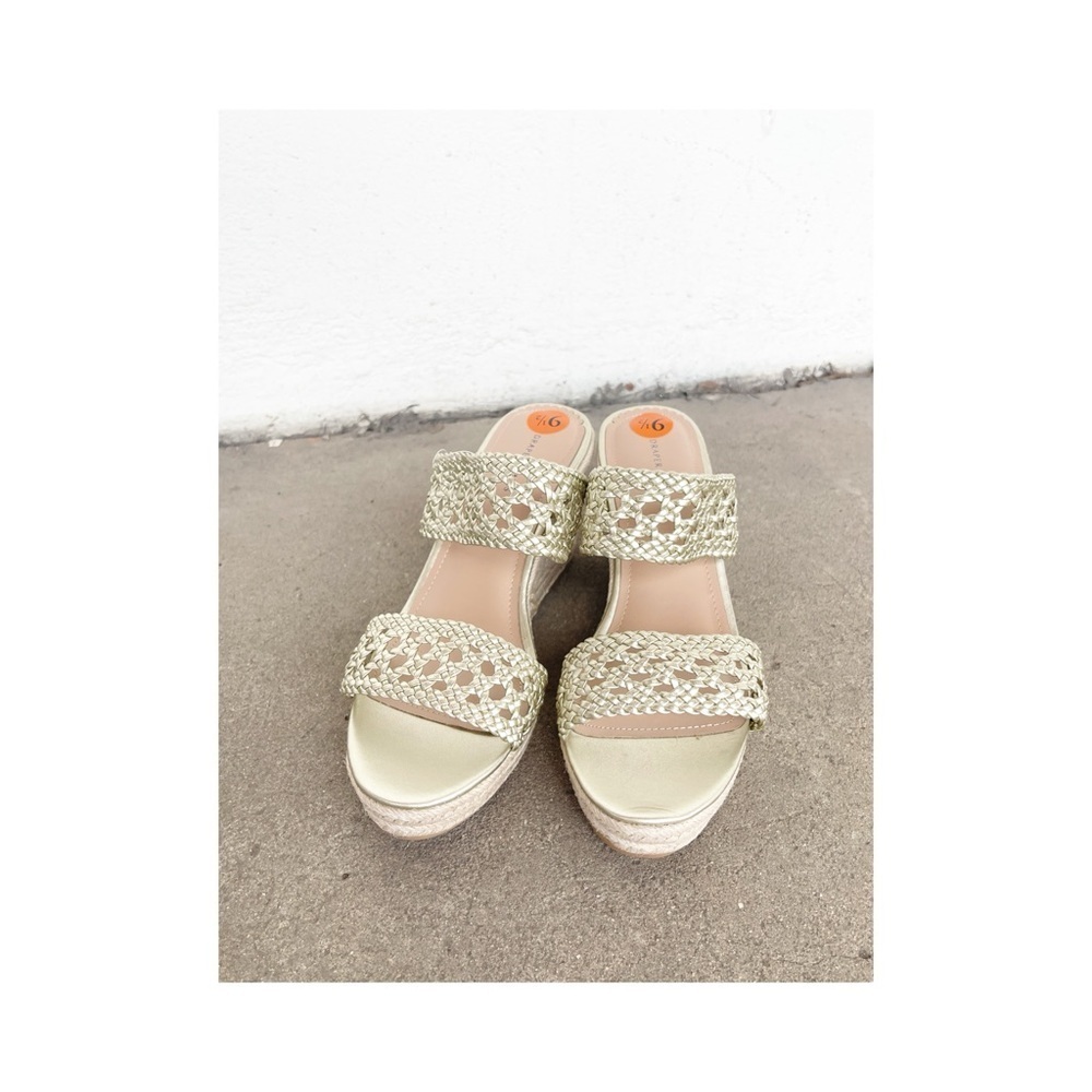 NEW Draper James Macey Southern Bell Open Toe Chunky Gold Wedge Sandals Size 9.5